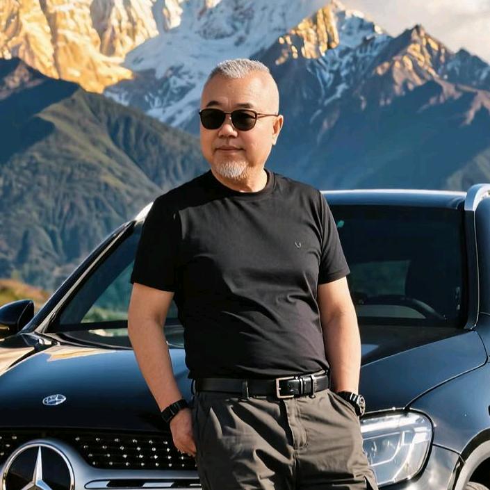 铁塔脚下的犪牛叔