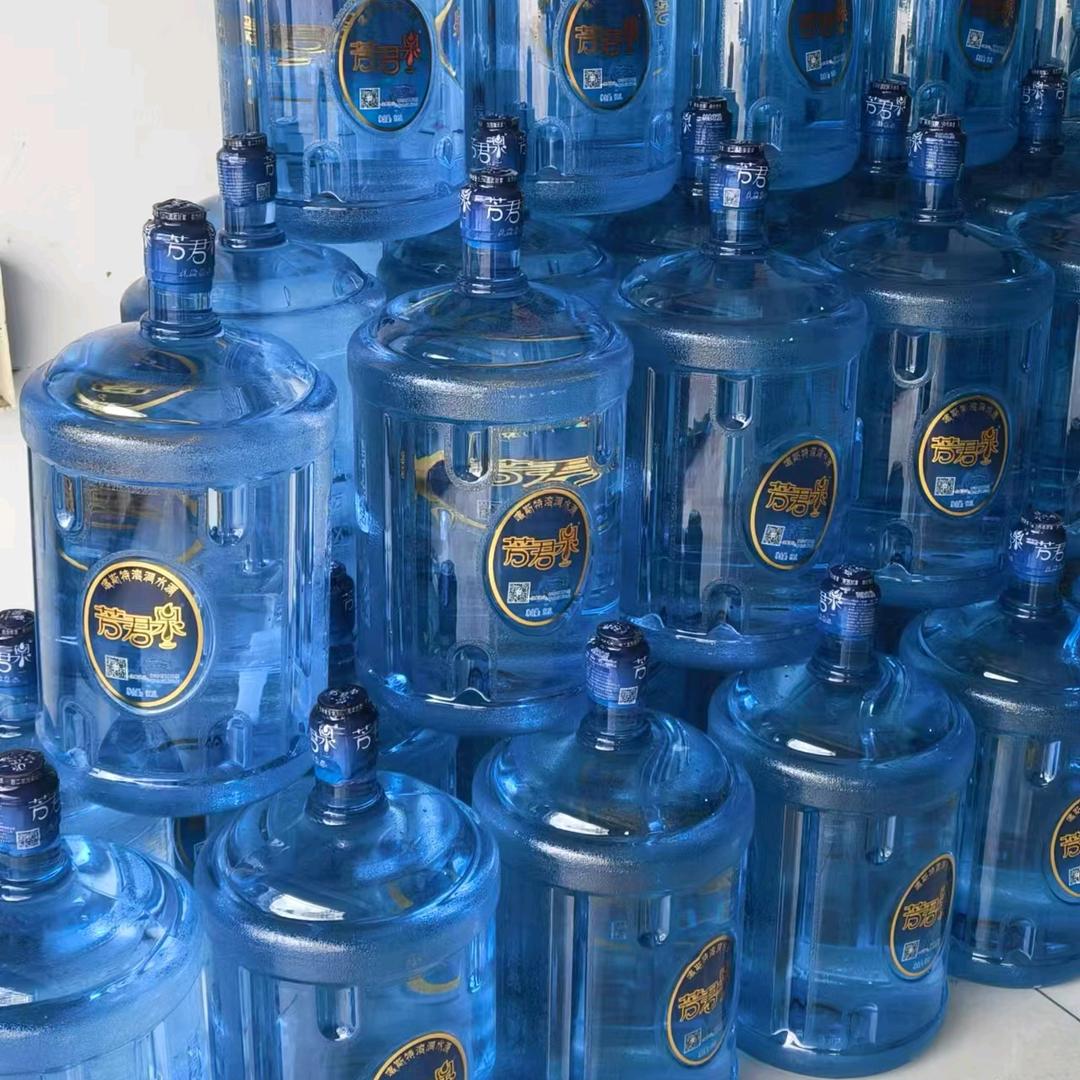 一个喜欢送水的男人