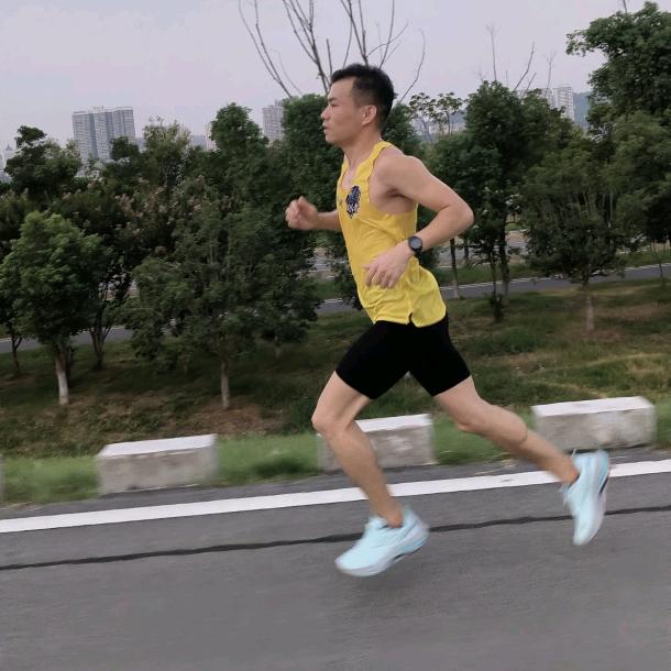 爱跑步的木木