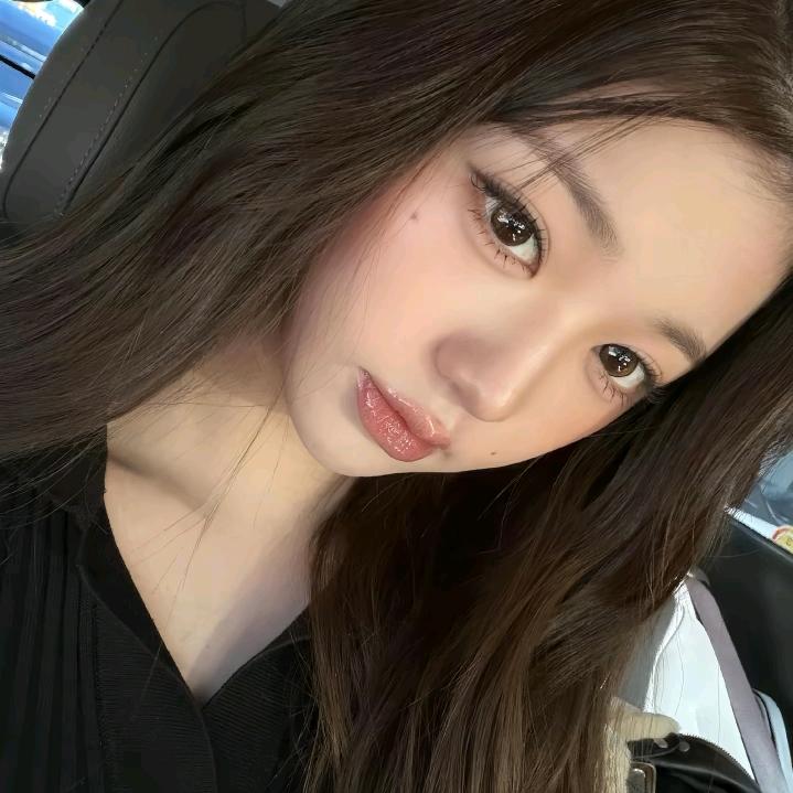 饥饿的妹子来啃穿我的脚皮