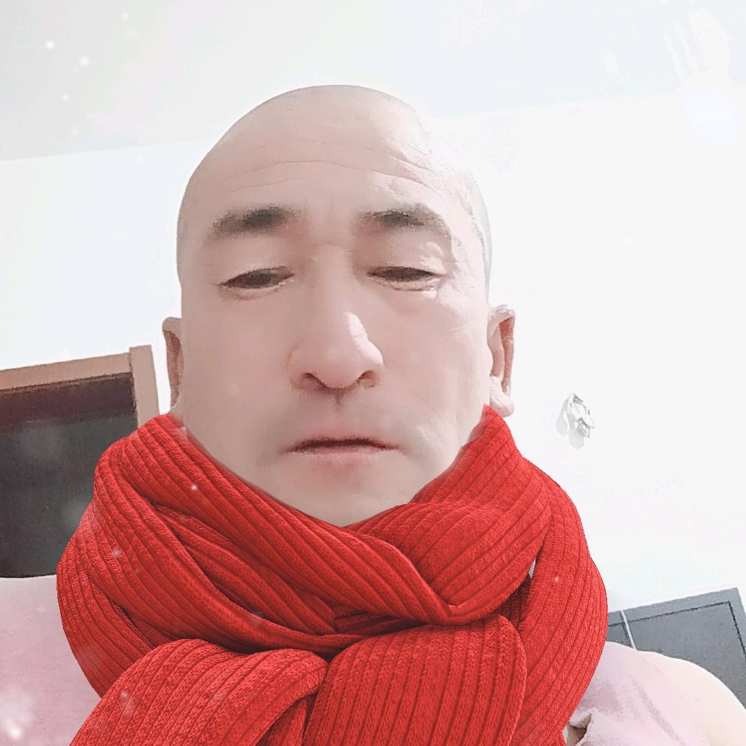 四处流浪捡瓶子。