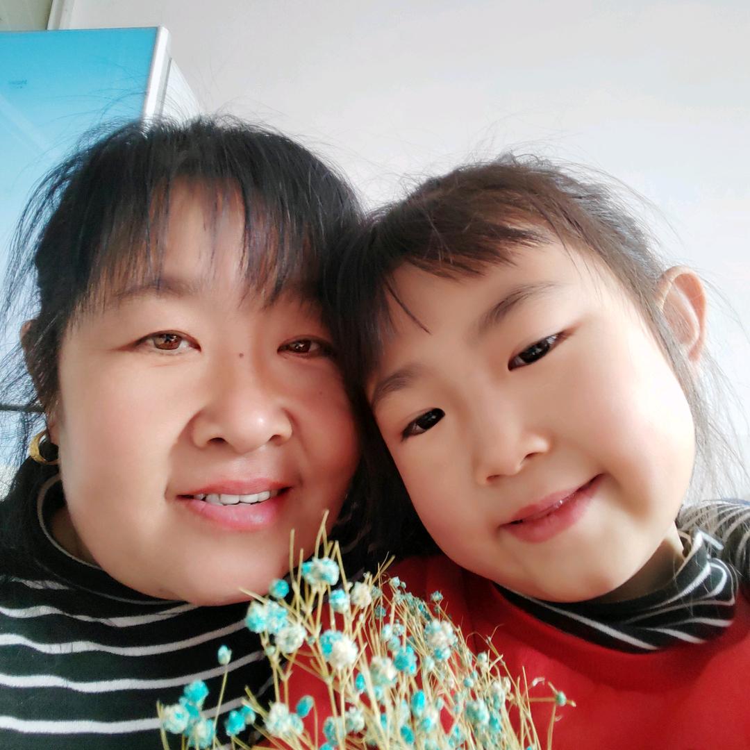 小汐汐爱她的奶奶