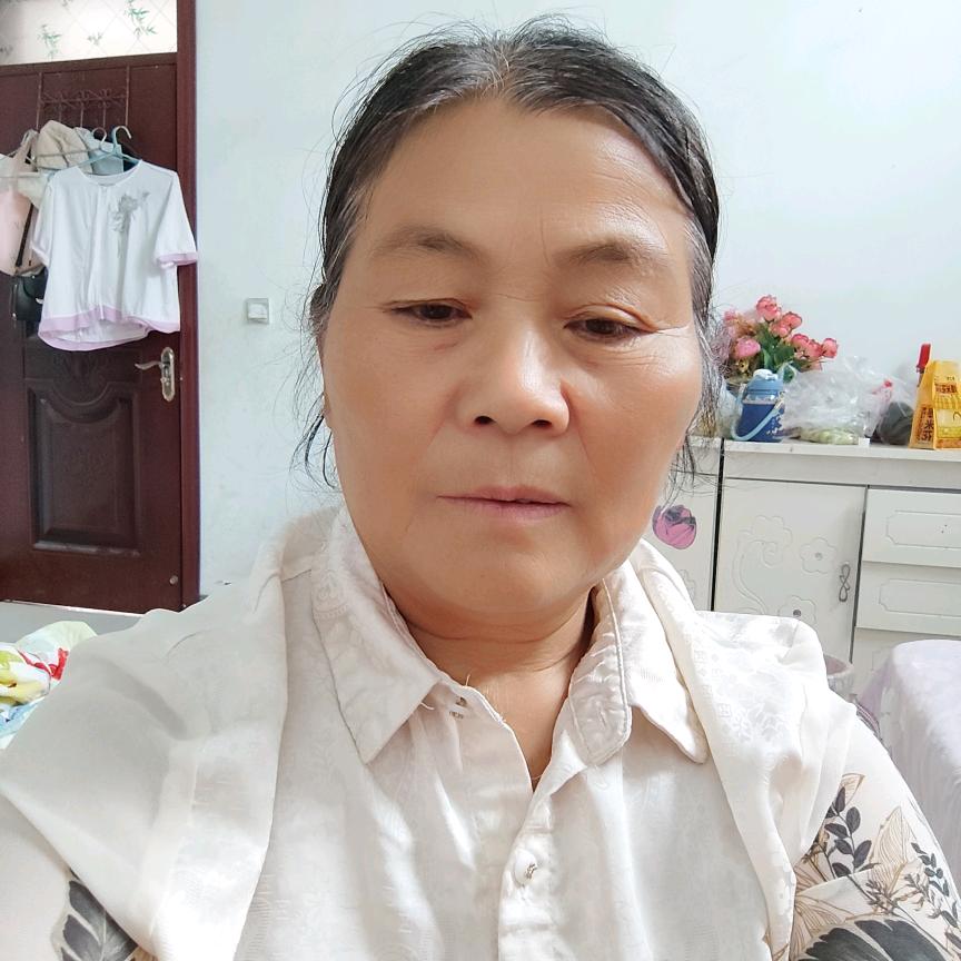何姐