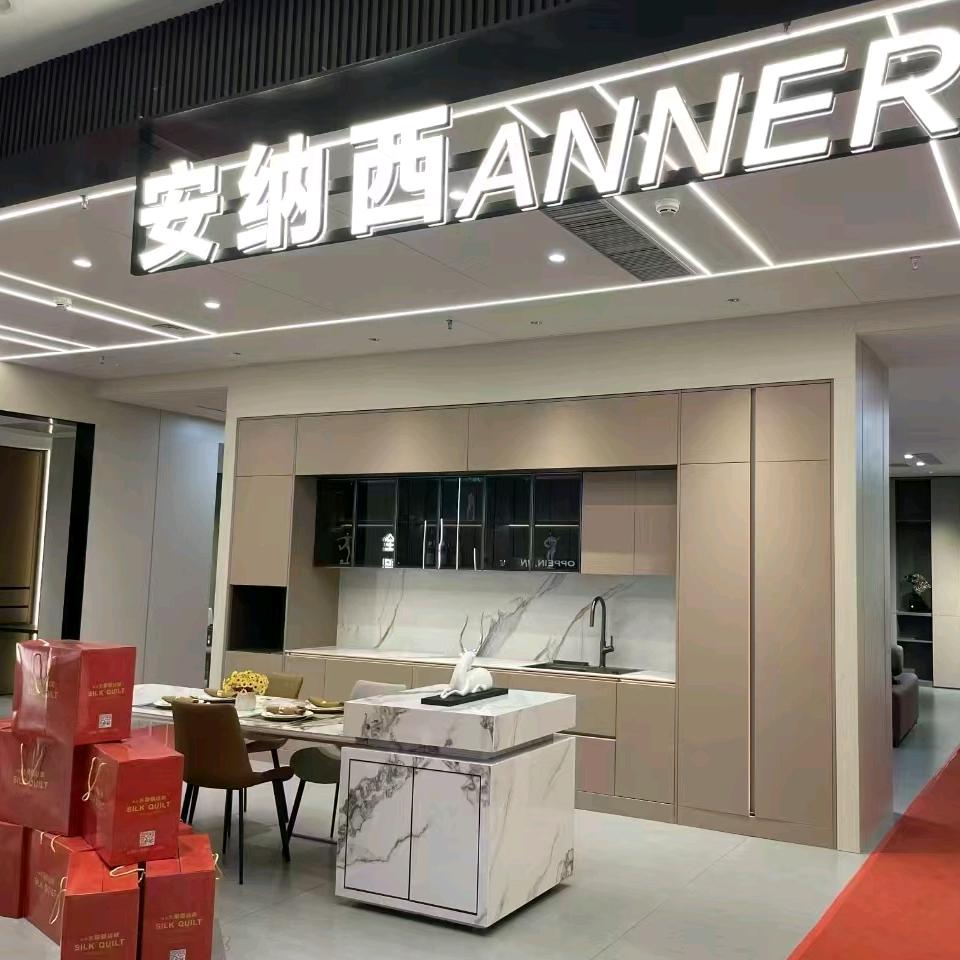 安纳西金属高定--刘姣