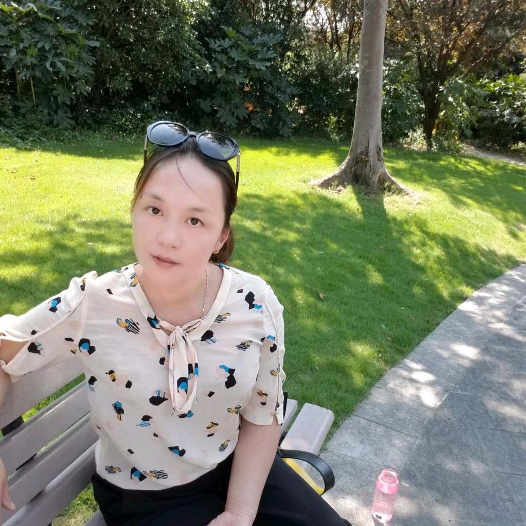 嫣然