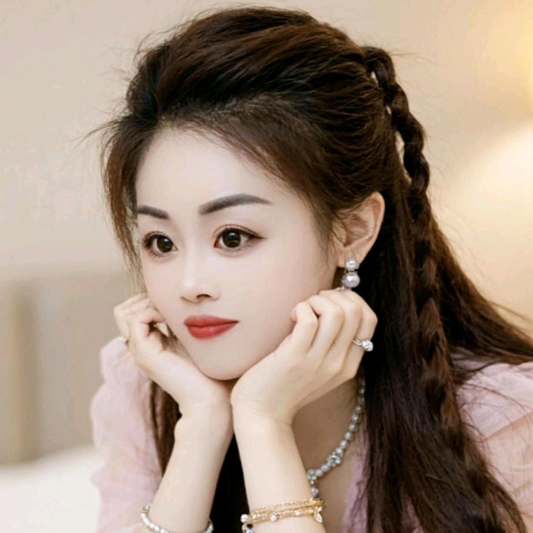 （媚靓皇后鑫鑫）