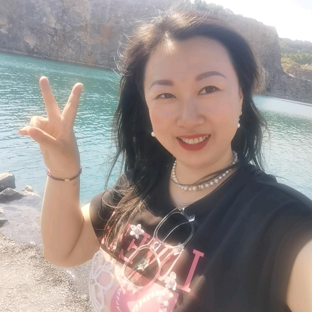 明媚