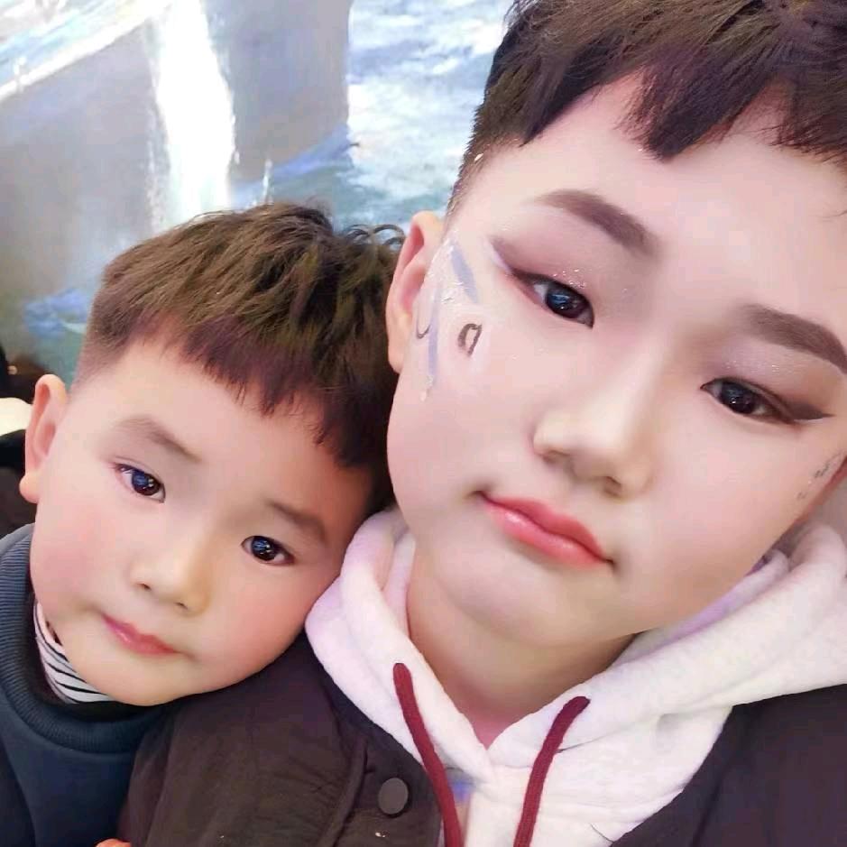 笑:-