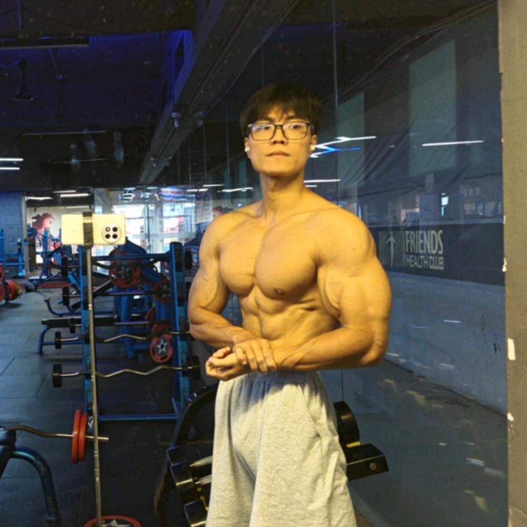 努力减脂的啊光丶