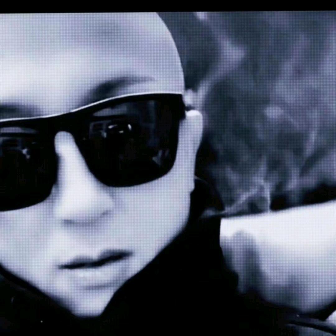 不碰感情，只碰烟酒