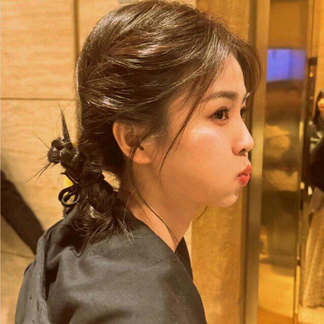 女主角.^