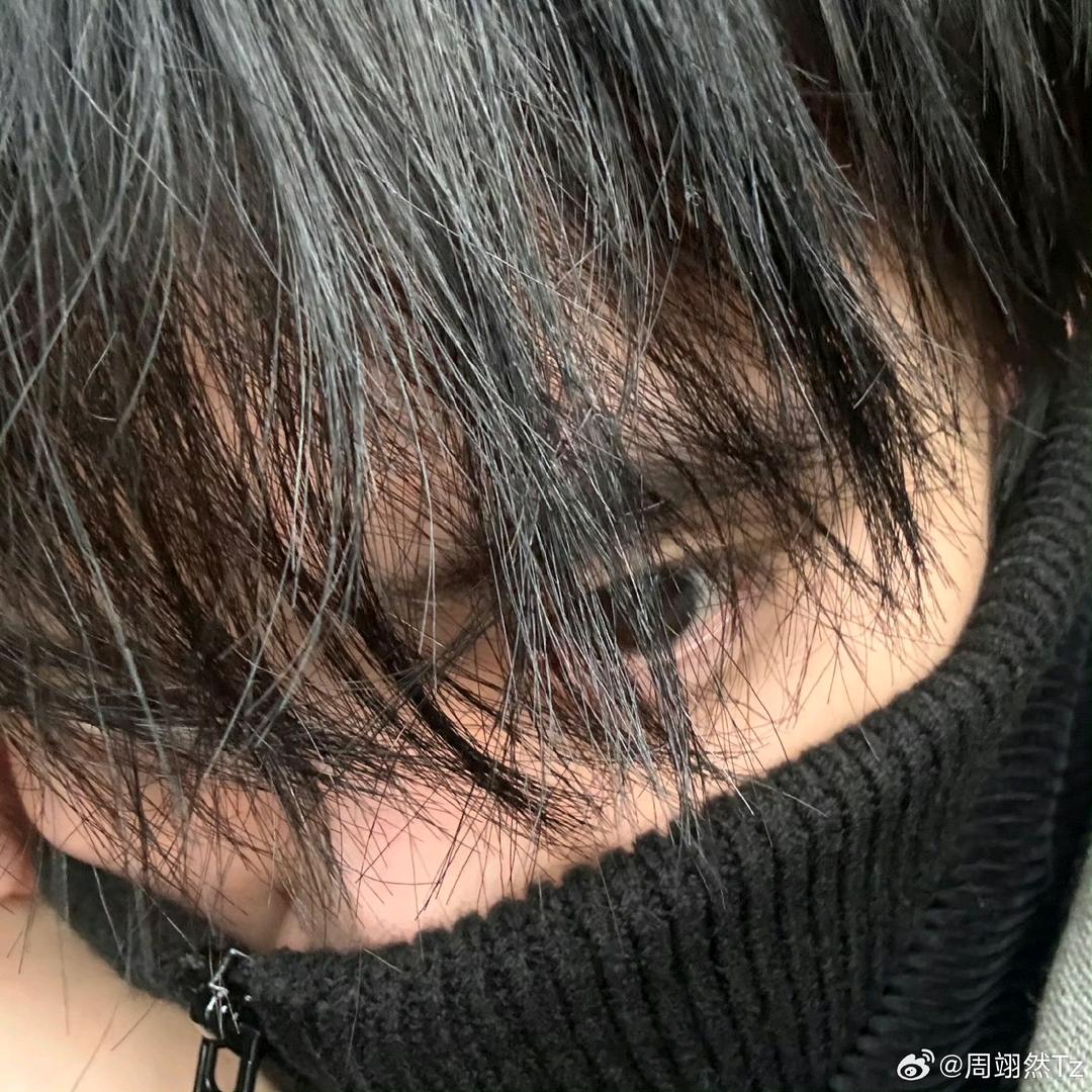 半夜被充电器电得小脑萎缩跑大街上跳霹雳舞