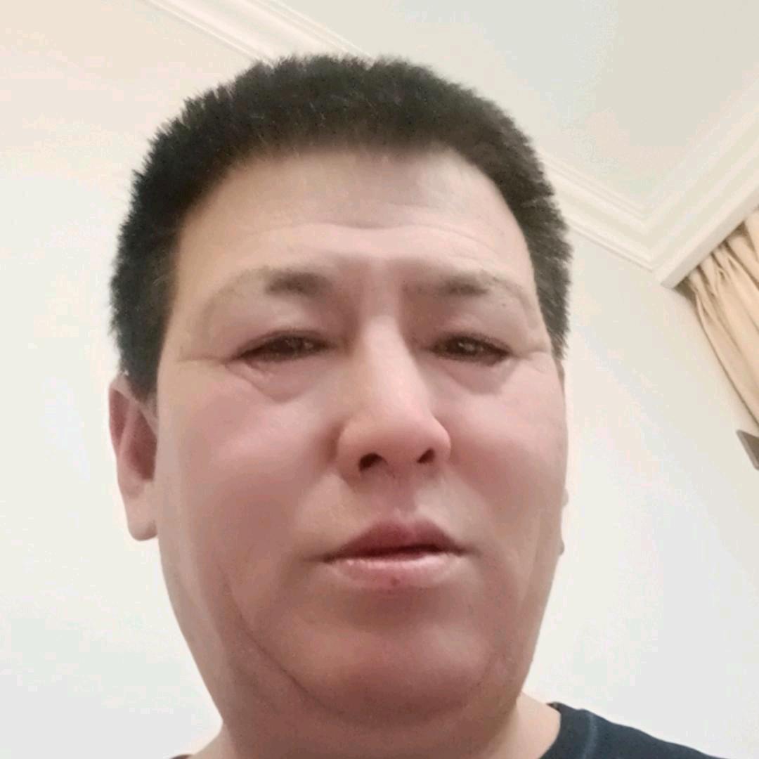 青年播放短剧