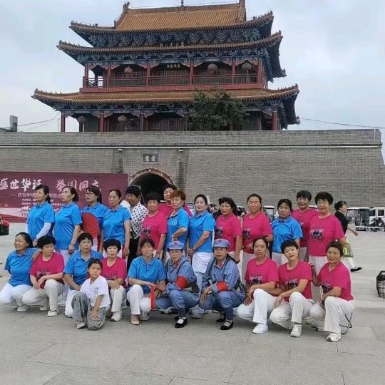 磁县专业贴砖女侠