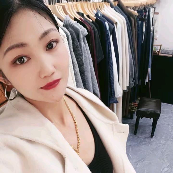 凤阳县遇约女装月月