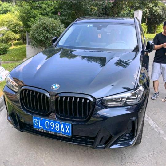 小马哥开BMW