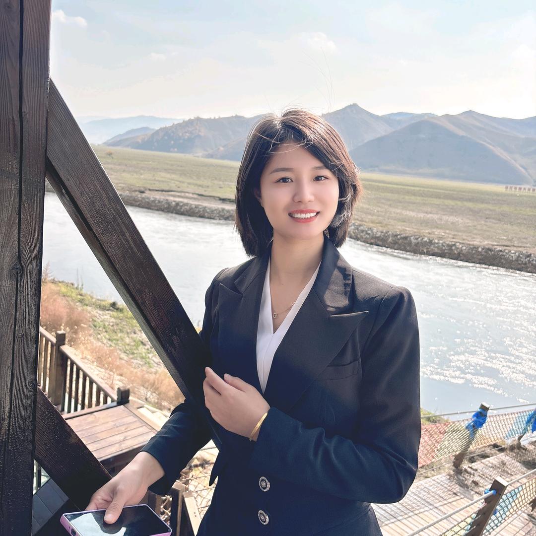 春江华府田双双