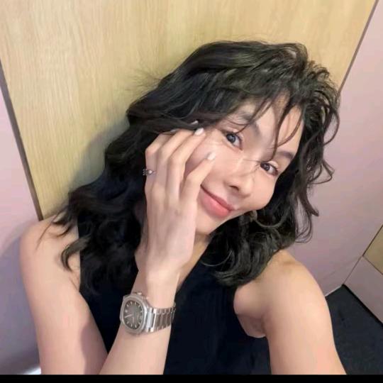 侯點點～爆款穿搭