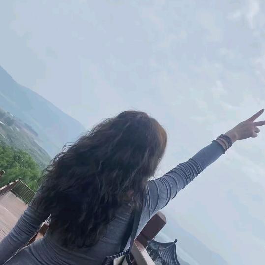 满山的猴子我腚最红