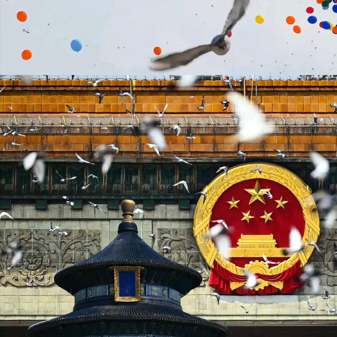 倚窗听雨