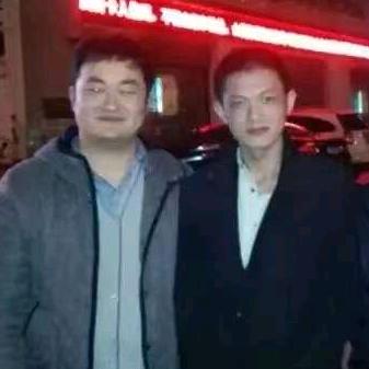 一生好兄弟。好战友。何。。梁。一辈子好兄