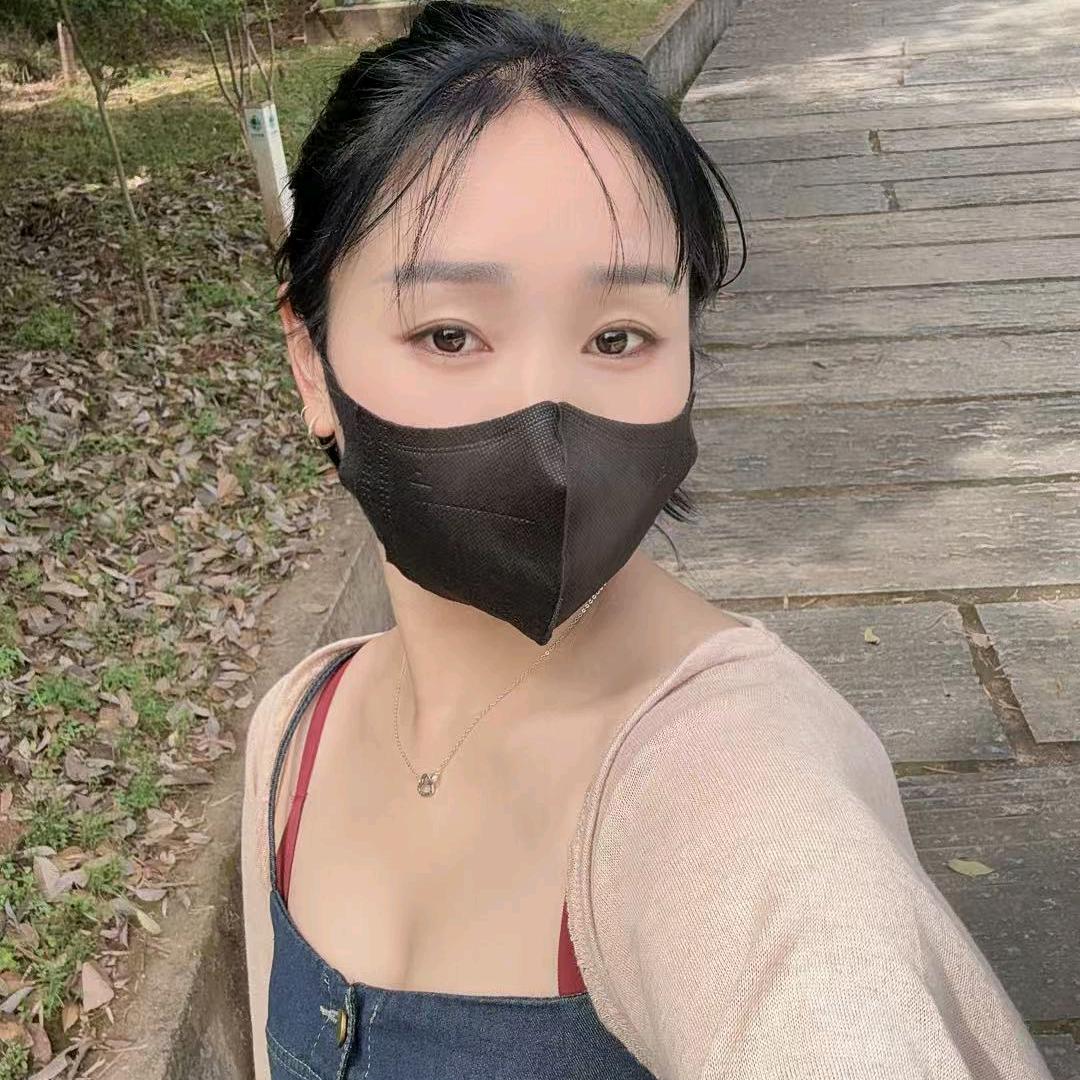 李依依 大名阿依莫