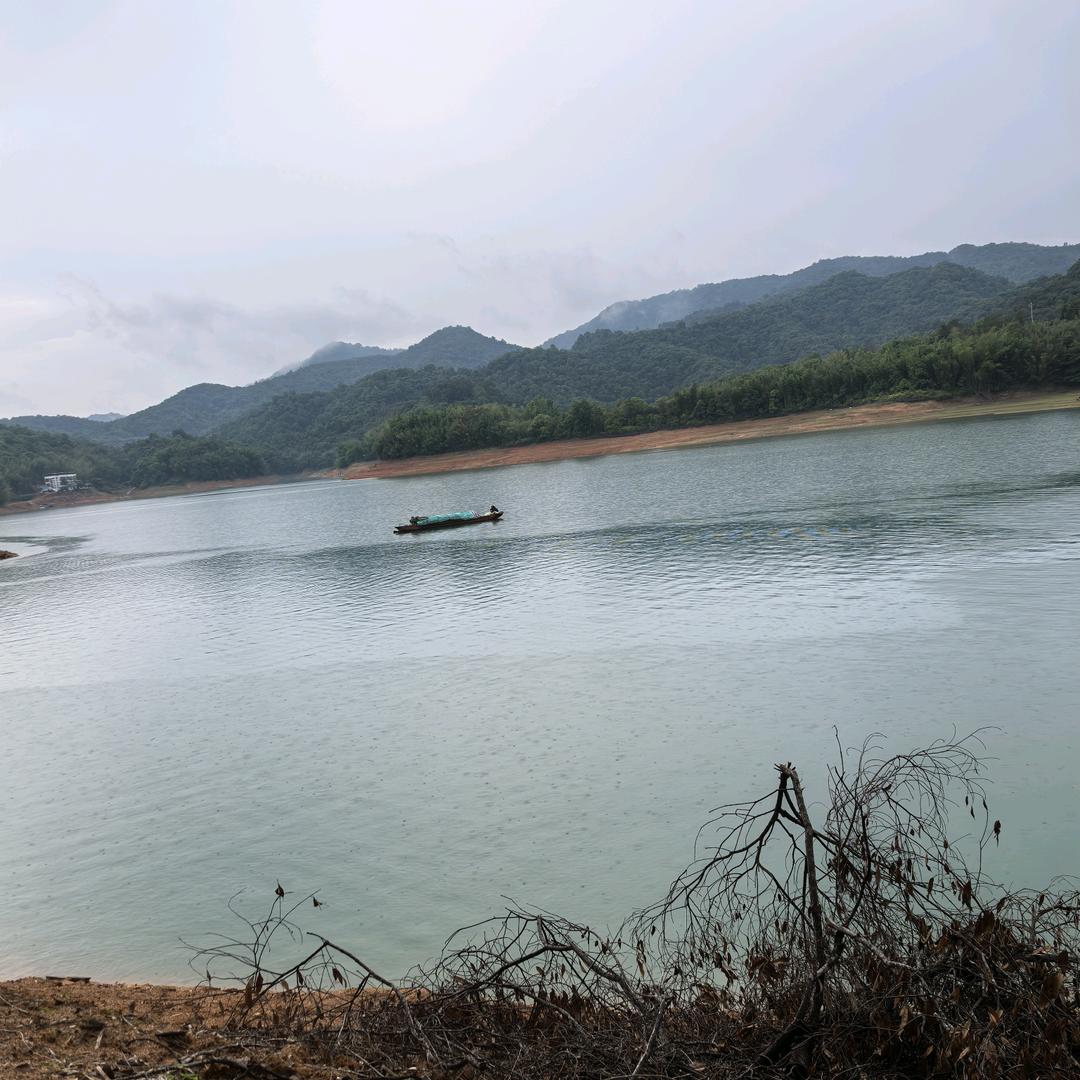 河源老俞贴砖室内装修