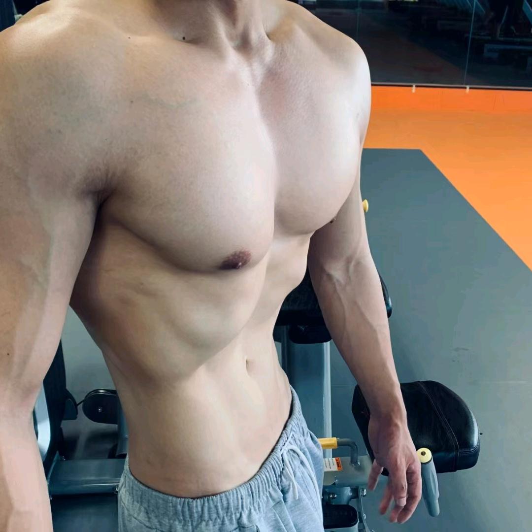 钢铁丛林里的追光者~张5郎