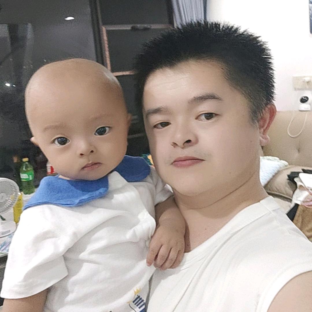 亮哥(恩铭爸爸)