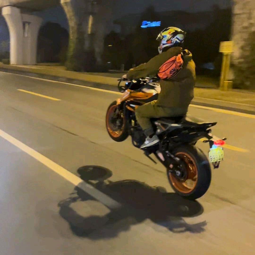 AA七号机车缺牙齿（可分歧）