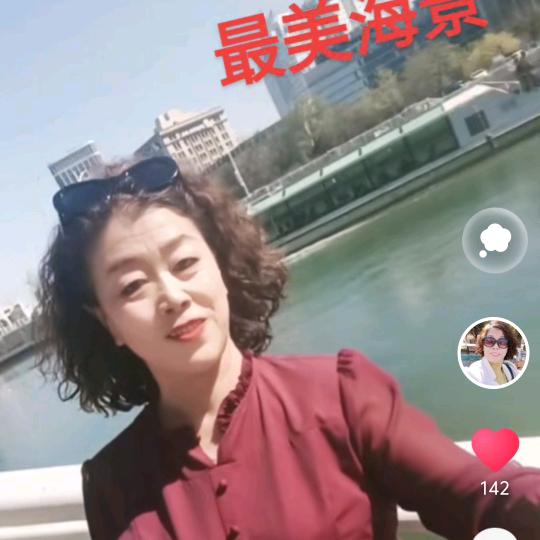 蕙质兰心.