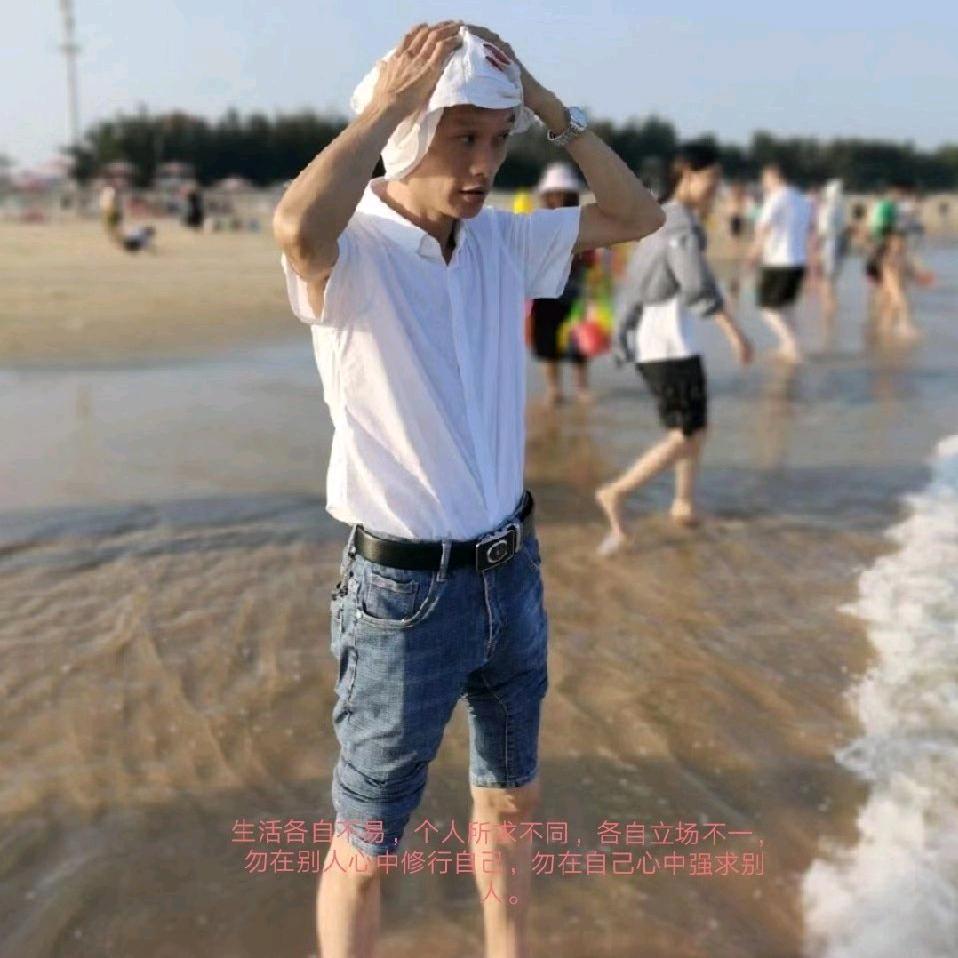 一个送外卖的～大叔！