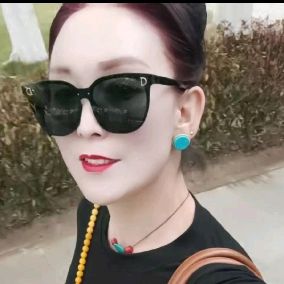 荣布达瓦卓玛