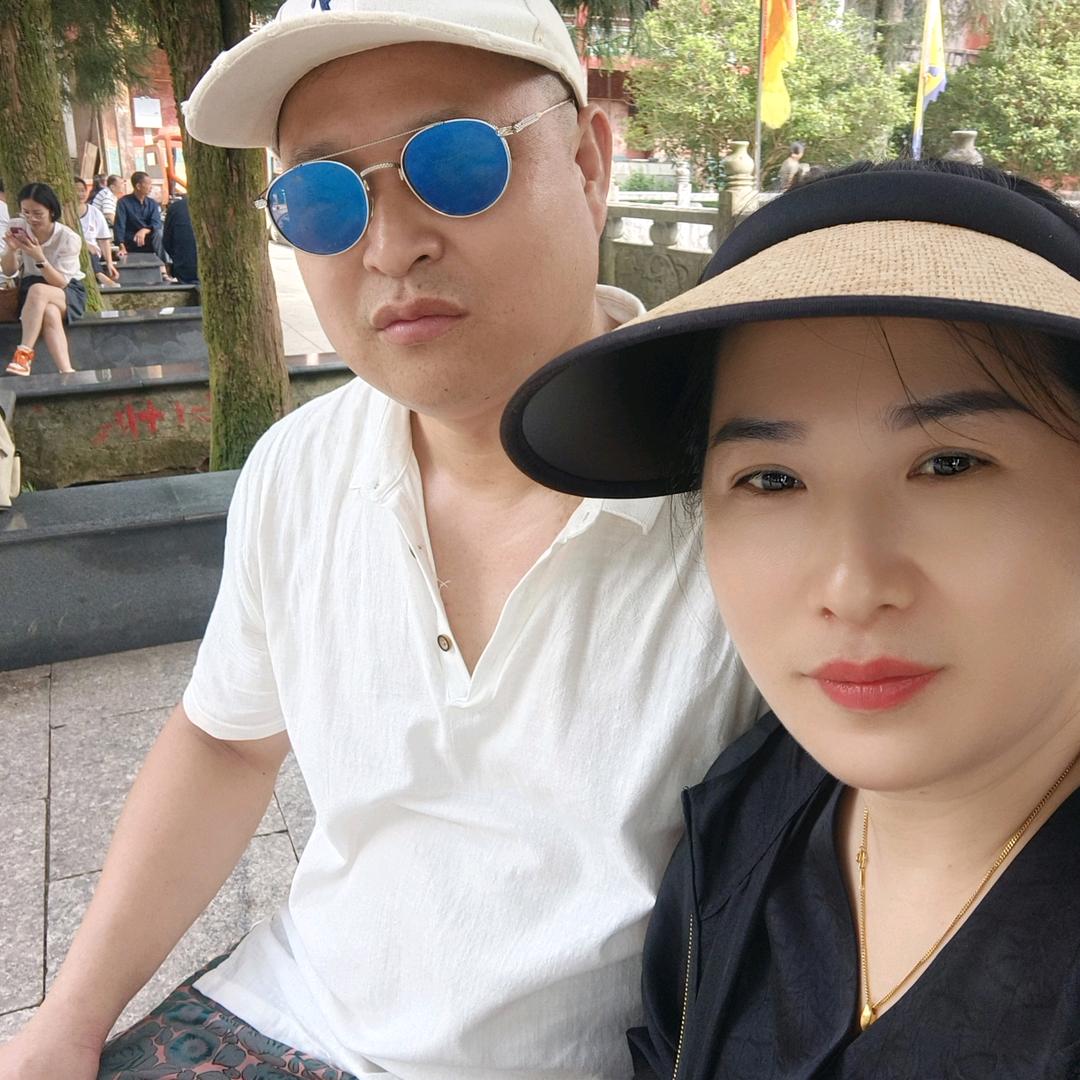 贵溪，小吴哥在弋阳汇金华联超市卖猪肉