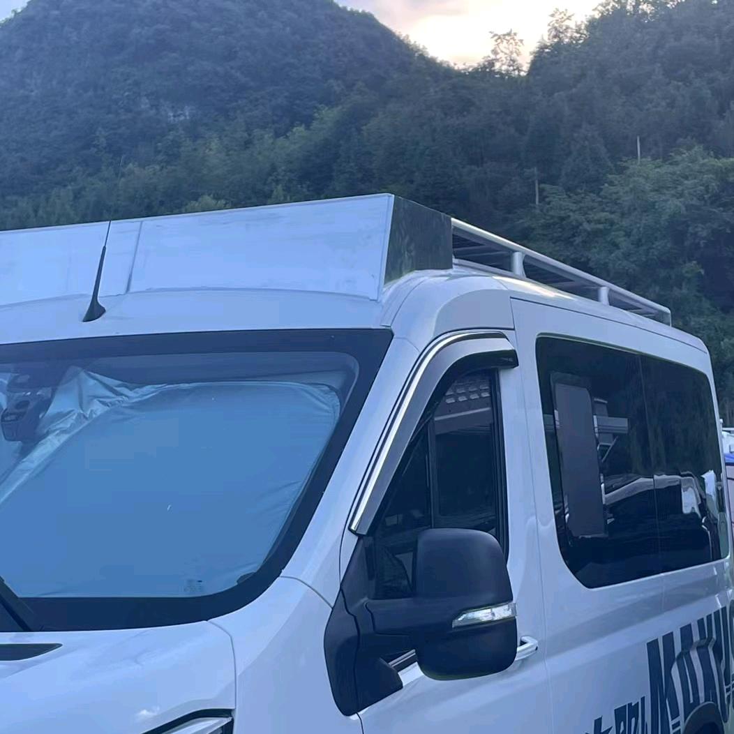 房车太阳能板安装