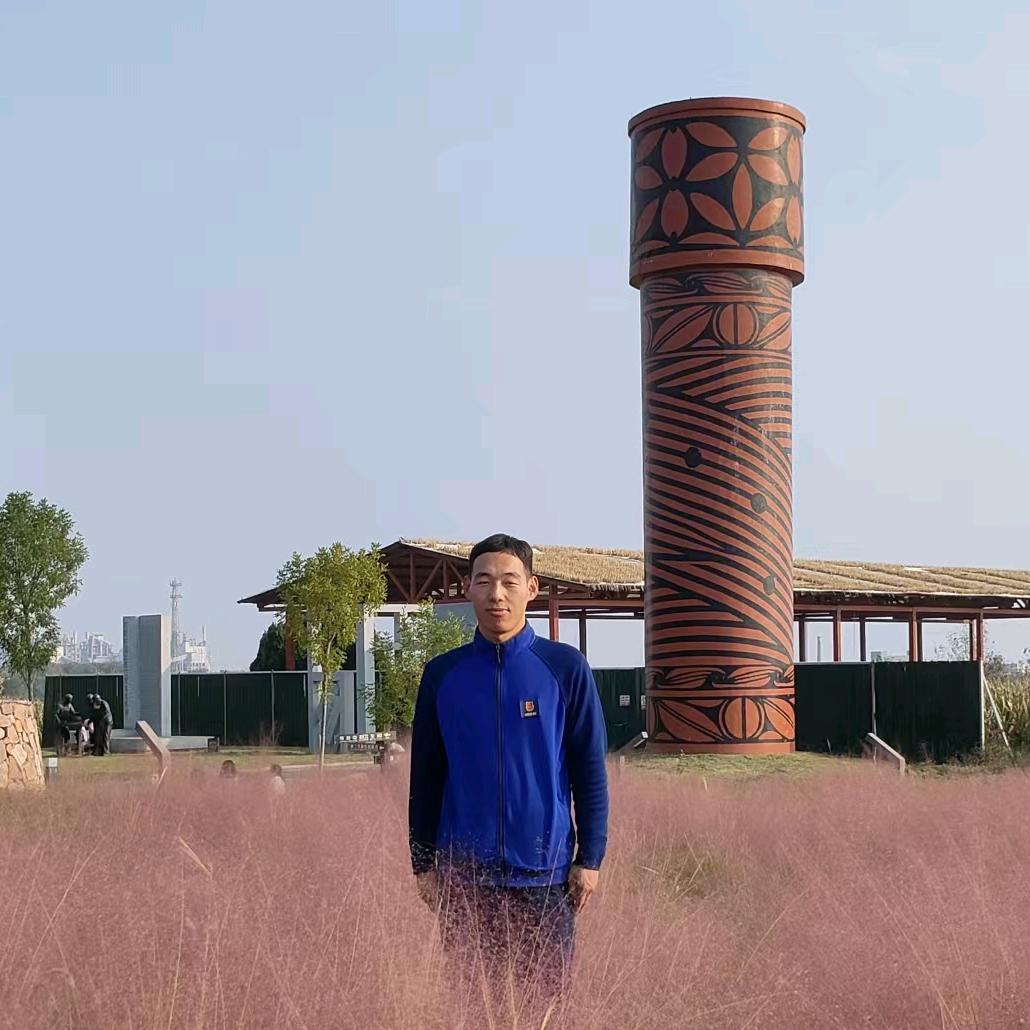扛水枪的娃