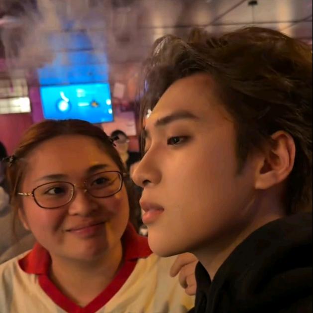 遇到帅哥我就这样👀