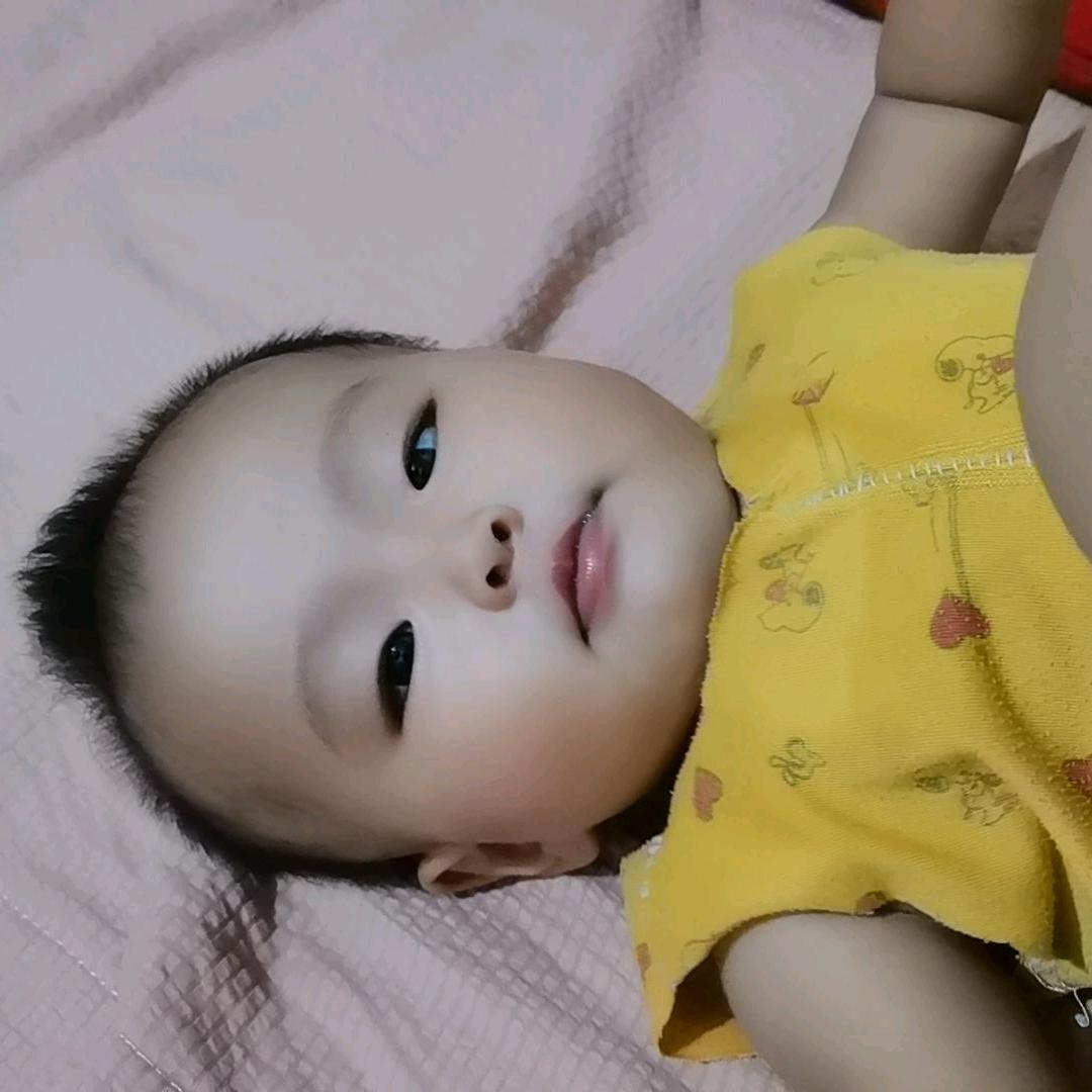 宝贝女儿。大年初二。回家已经六天了。享福