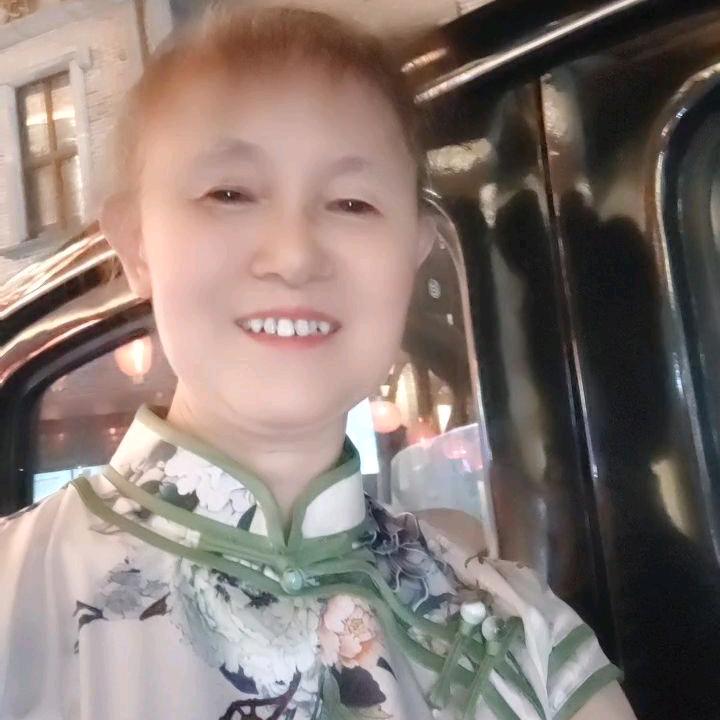 静华(原名欣雲女装)🎤🎤暂停直播