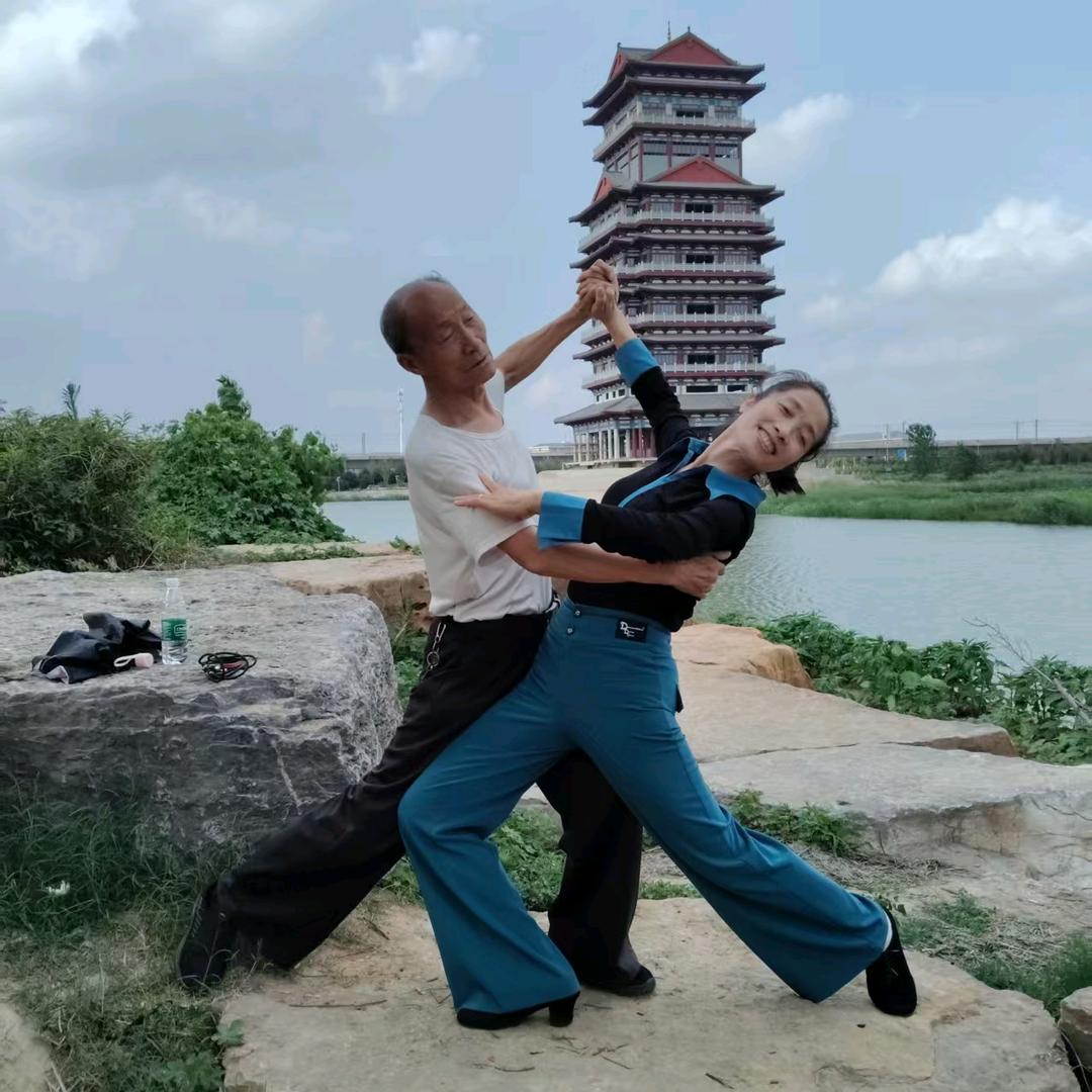 新潮流舞蹈队（下午四点二十开播）
