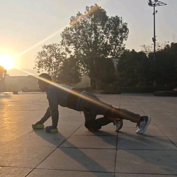 强行翻身（腰凸爬行版）