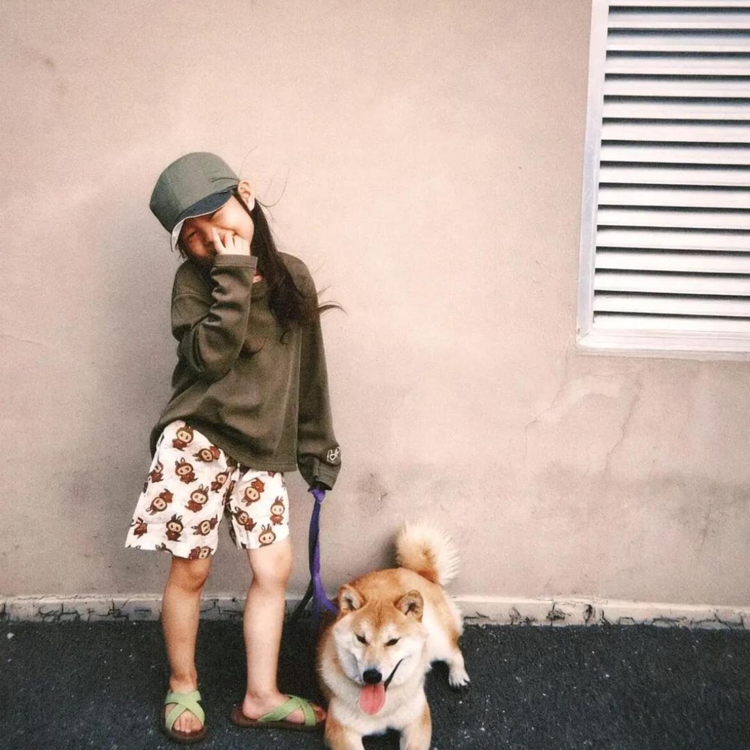 李小妮.