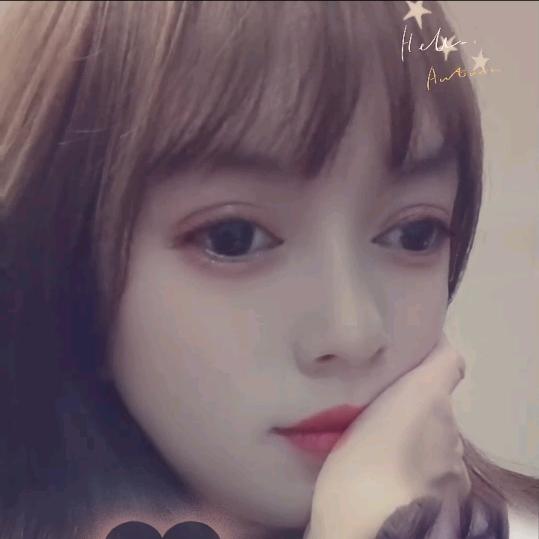 小何