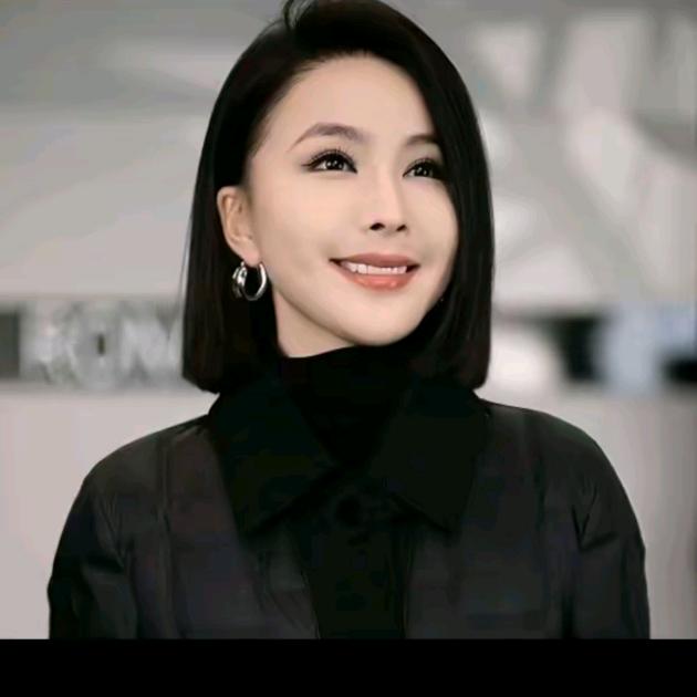 溶溶RONGRONG-精致穿搭