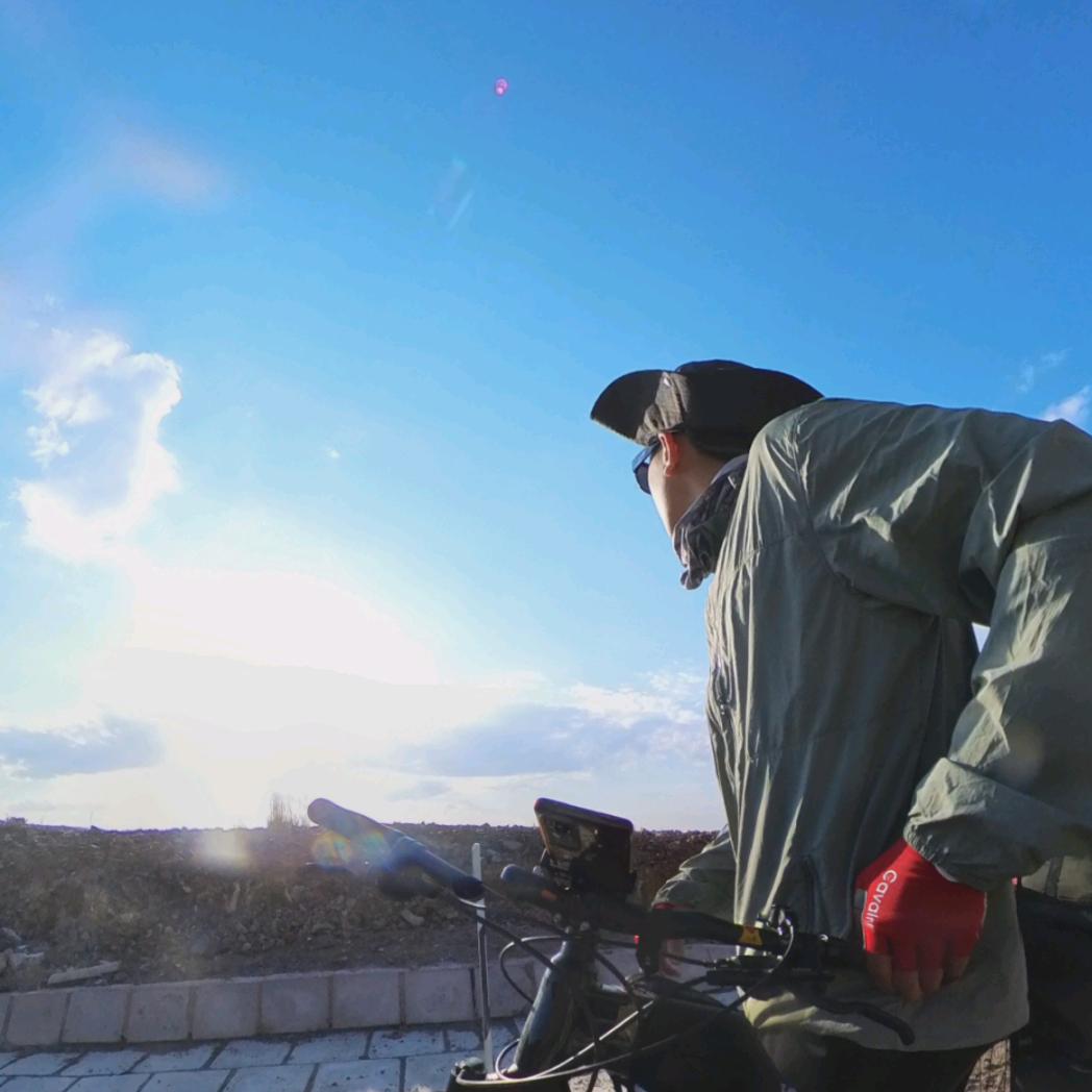 望着天Jay哼着歌