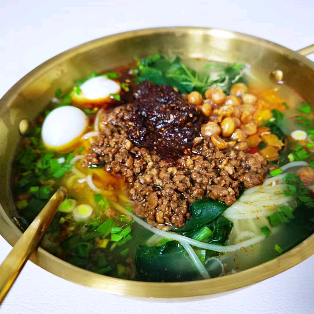 杨姐酱香米线