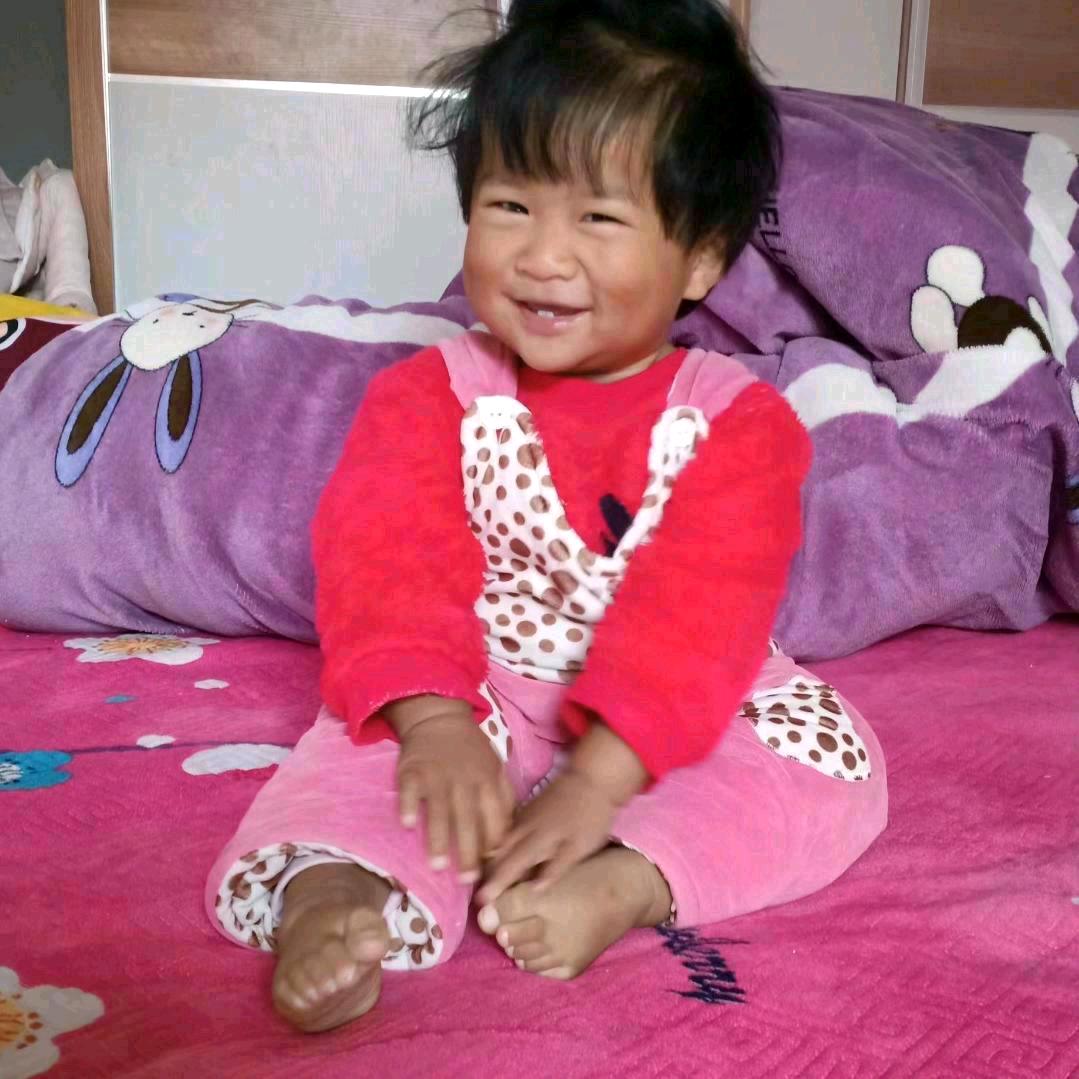 👨‍👩‍👧 很 幸 福