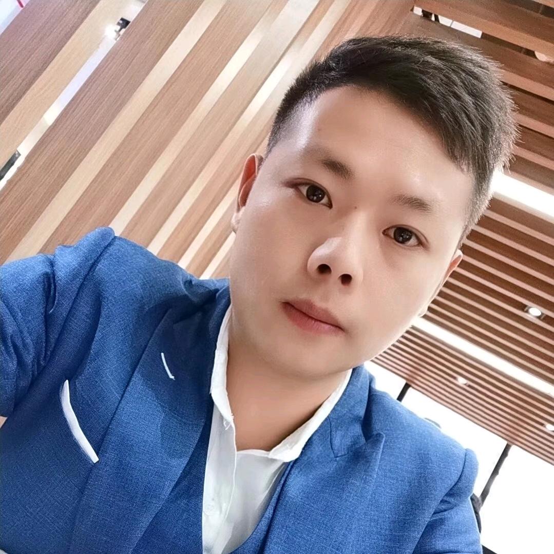 锐派游泳健身店长周星义