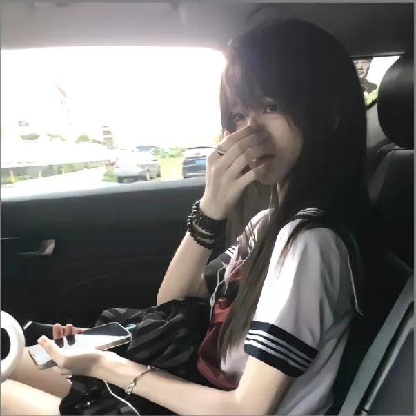 无能的丈夫爱上了老母鸡