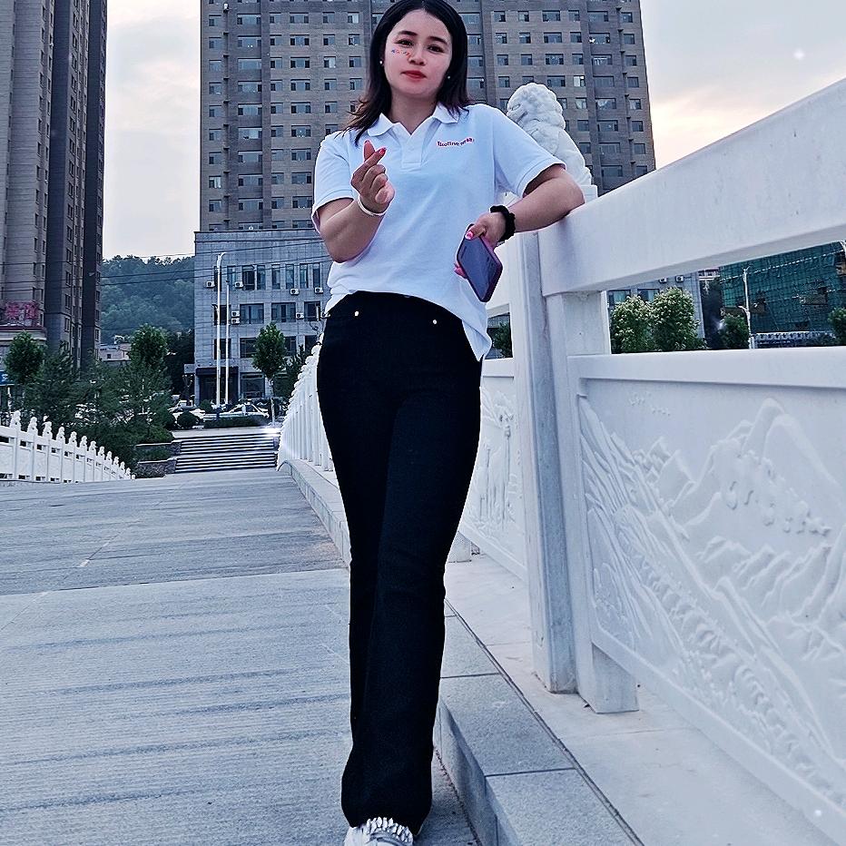 昱华河山郡王莲明